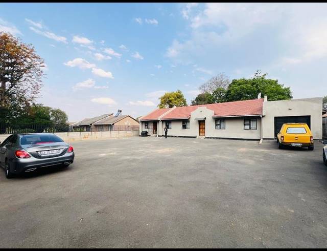 6 BEDROOM HOUSE FOR SALE IN BLOUBOSRAND